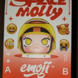 Space Molly Mega 100% Emoji Collection Figurine